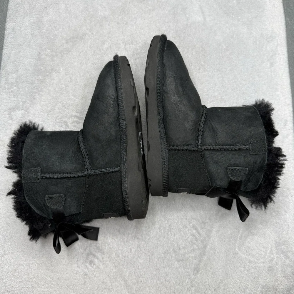 UGG Mini Bailey Bow II Boots Toddler Girls Size 10 Black Sheepskin 1017397T
